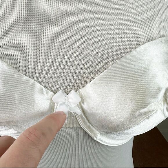 Victorias Secret Vintage 90s Satin Push Up White Strapless Bra 34C - Picture 2 of 10